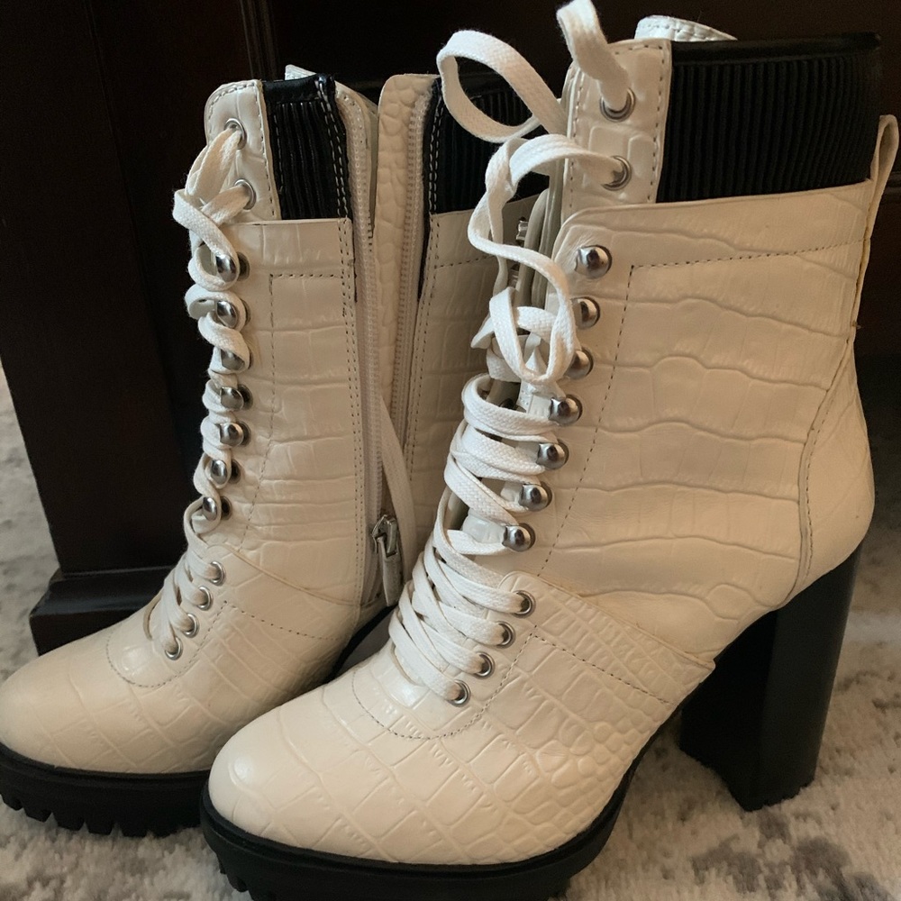 Vince Camuto white leather boots size 6